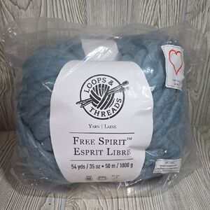 Loops & Threads Free Spirit Jumbo Yarn in Dusty Blue 54 Yards NEW